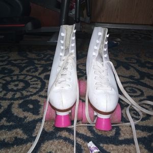 ROLLER SKATES